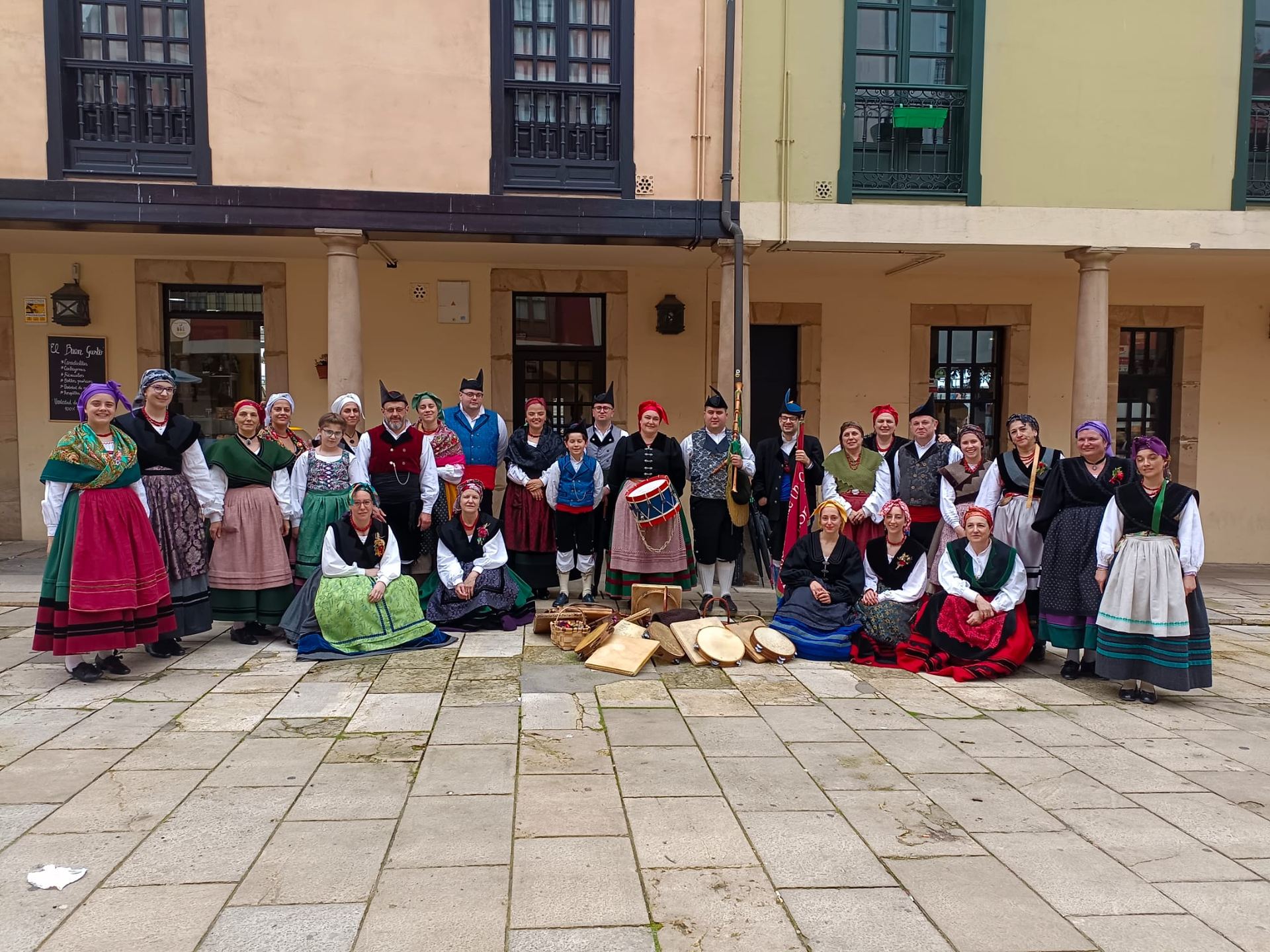 Grupu de Baille Tradicional De Fitoria